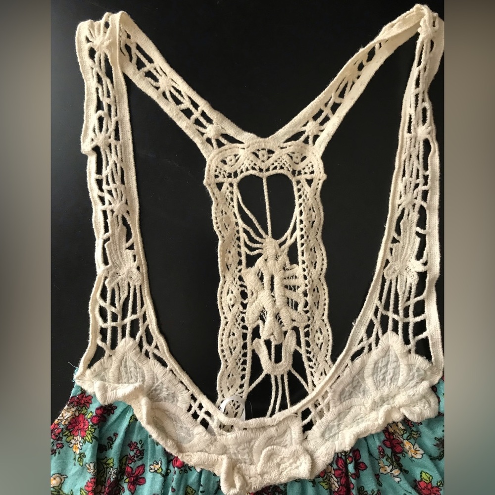 Tank Top/ Crop Top Bundle - Picture 3 of 6